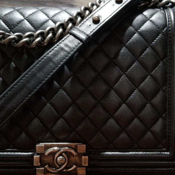 Traded Chanel Boy Bag New Medium Lambskin - Picture 5 of 16